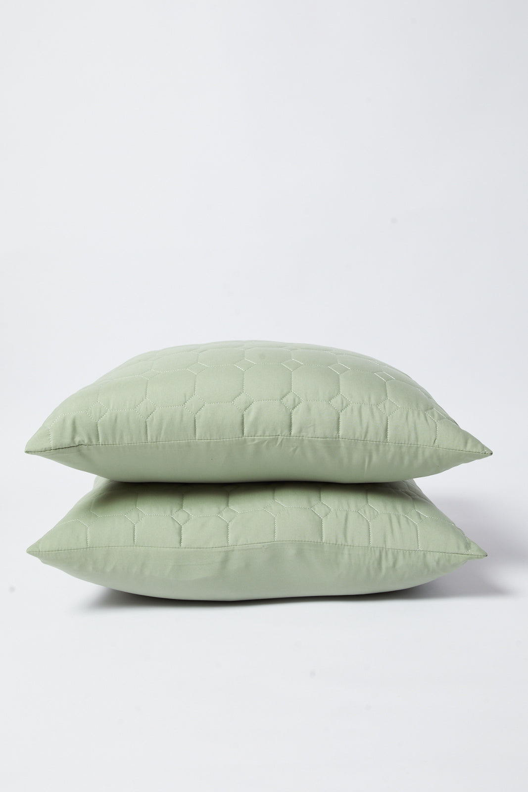 Redtag-Green-6-Pc-Leaves-Print-Reversible-Comforter-Set-(Double-Size)-Category:Comforters,-Colour:Green,-Deals:New-In,-Dept:Home,-Filter:Home-Bedroom,-HMW-BED-Comforters,-New-In-HMW-BED,-Non-Sale,-S23A,-Section:Homewares-Home-Bedroom-