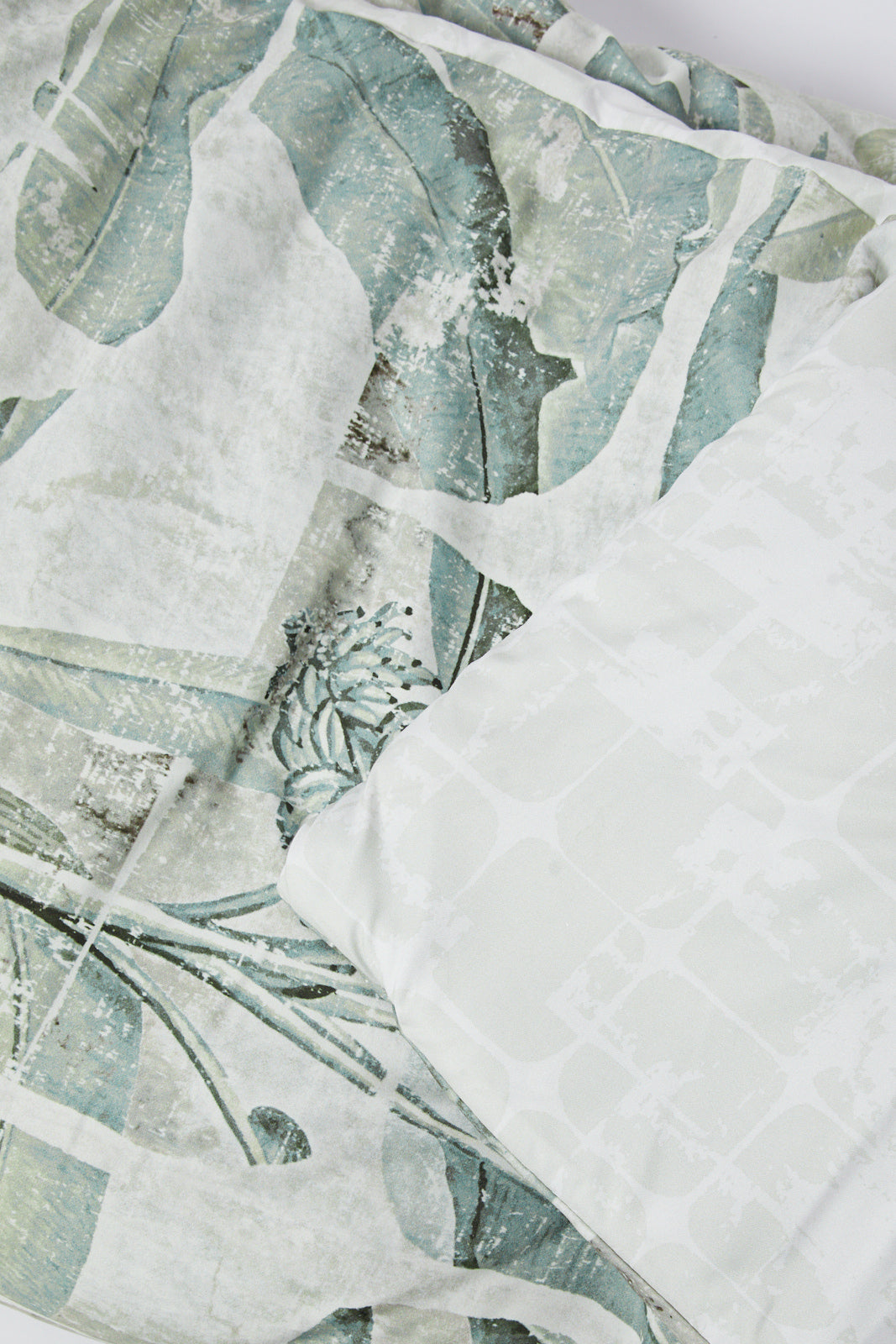 Redtag-Green-6-Pc-Leaves-Print-Reversible-Comforter-Set-(Double-Size)-Category:Comforters,-Colour:Green,-Deals:New-In,-Dept:Home,-Filter:Home-Bedroom,-HMW-BED-Comforters,-New-In-HMW-BED,-Non-Sale,-S23A,-Section:Homewares-Home-Bedroom-