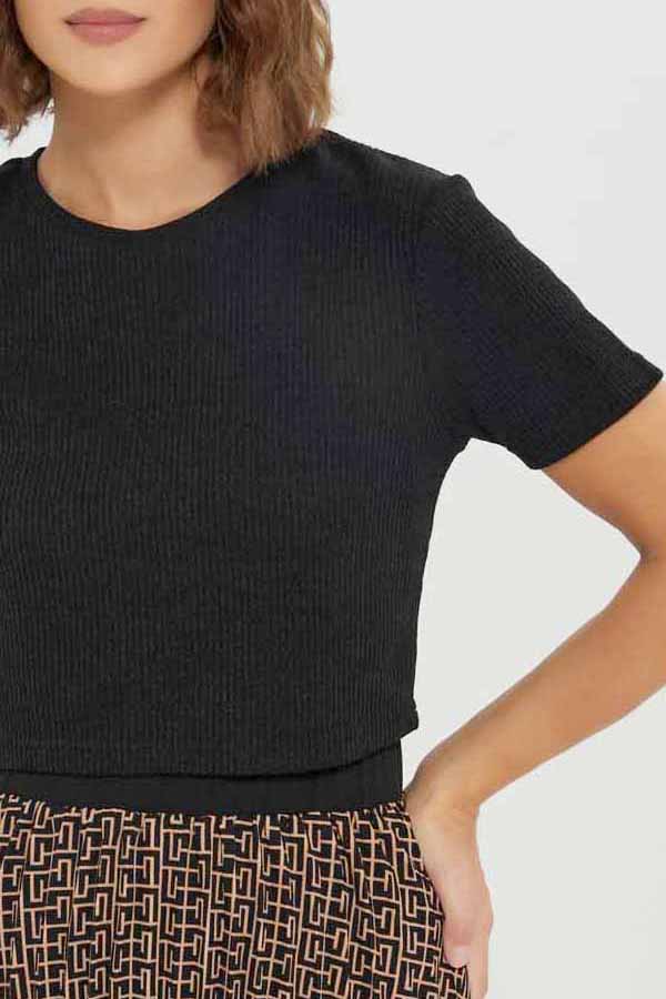 Redtag-Women-Black-Crop-Top-(blank),-Category:Tops,-Colour:Black,-Deals:New-In,-Dept:Ladieswear,-Filter:Women's-Clothing,-LDC,-LDC-Tops,-New-In-LDC-APL,-Non-Sale,-S23A,-Section:Women-Women's-