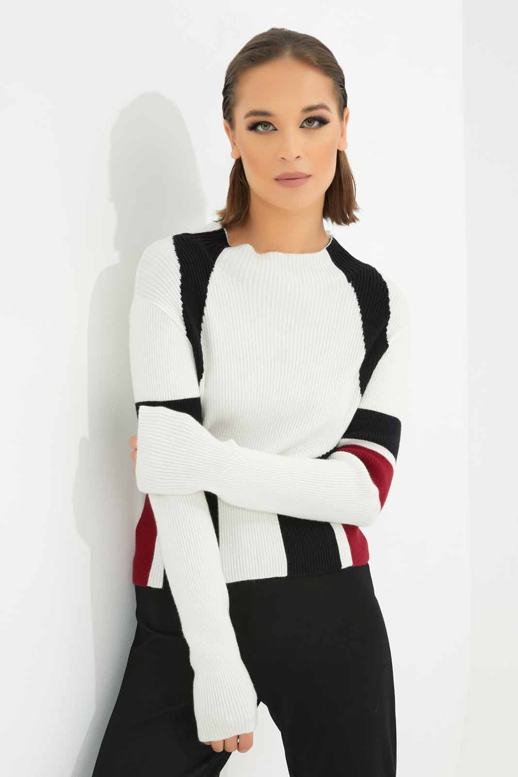 Redtag-Women-White-Pullover-Category:Pullovers,-Colour:White,-Deals:New-In,-Dept:Ladieswear,-Filter:Women's-Clothing,-LDC,-LDC-Pullovers,-New-In-LDC-APL,-Non-Sale,-S23A,-Section:Women-Women's-