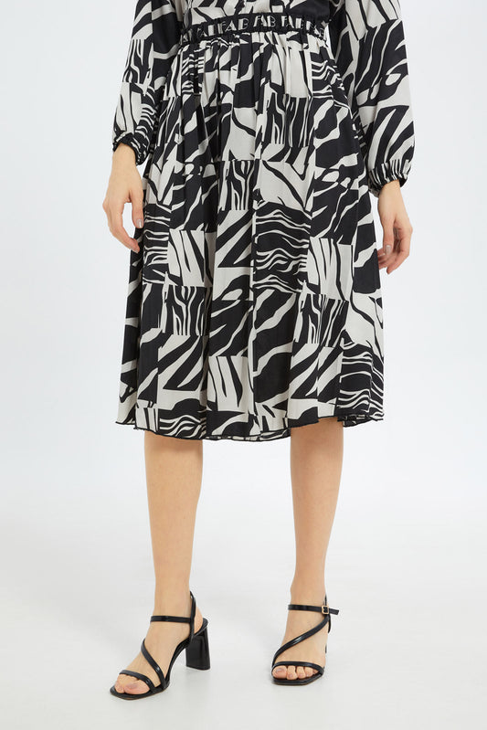 Redtag-Women-Black-Printed-Pleated-Skirts-Category:Skirts,-Colour:Assorted,-Deals:New-In,-Dept:Ladieswear,-Filter:Women's-Clothing,-LDC,-LDC-Skirts,-New-In-LDC-APL,-Non-Sale,-S23C,-Section:Women-Women's-
