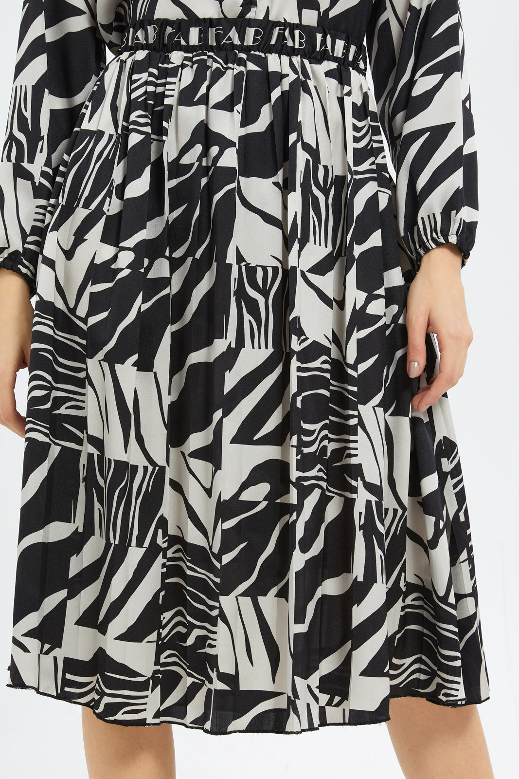 Redtag-Women-Black-Printed-Pleated-Skirts-Category:Skirts,-Colour:Assorted,-Deals:New-In,-Dept:Ladieswear,-Filter:Women's-Clothing,-LDC,-LDC-Skirts,-New-In-LDC-APL,-Non-Sale,-S23C,-Section:Women-Women's-