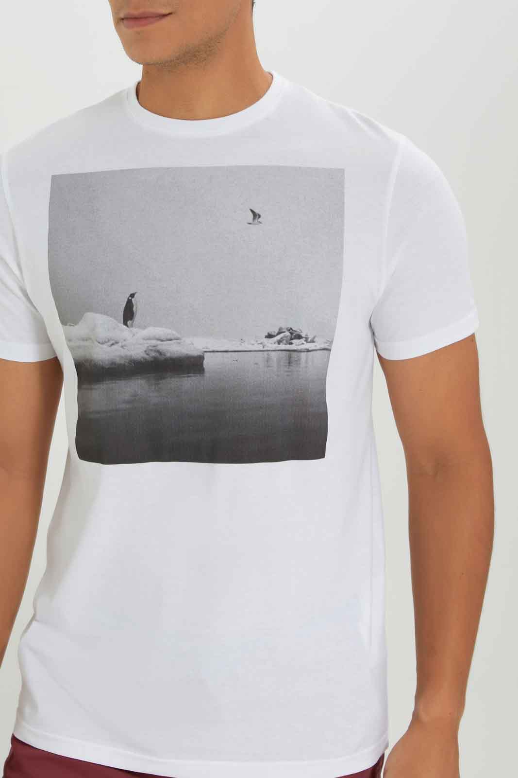 Redtag-Men-White-Graphic-T-Shirt-Category:T-Shirts,-Colour:White,-Deals:New-In,-Dept:Menswear,-Filter:Men's-Clothing,-Men-T-Shirts,-New-In-Men-APL,-Non-Sale,-S23A,-Section:Men,-TBL-Men's-