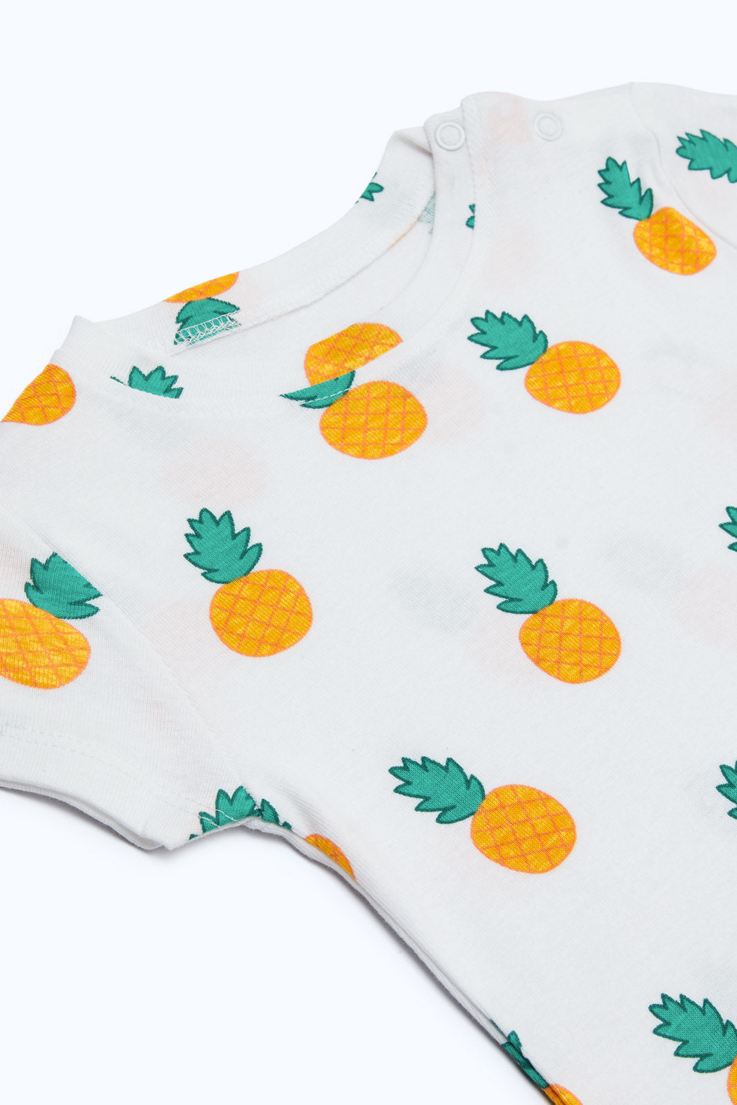 Redtag-Boys-Witgh-Aop-Ppe-Rib-Romper-Neutral-Category:Rompers,-Colour:White,-Deals:New-In,-Dept:New-Born,-Filter:Baby-(0-to-12-Mths),-NBB-Rompers,-New-In-NBB-APL,-Non-Sale,-PPE,-S23B,-Section:Boys-(0-to-14Yrs)-Baby-0 to 12 Months