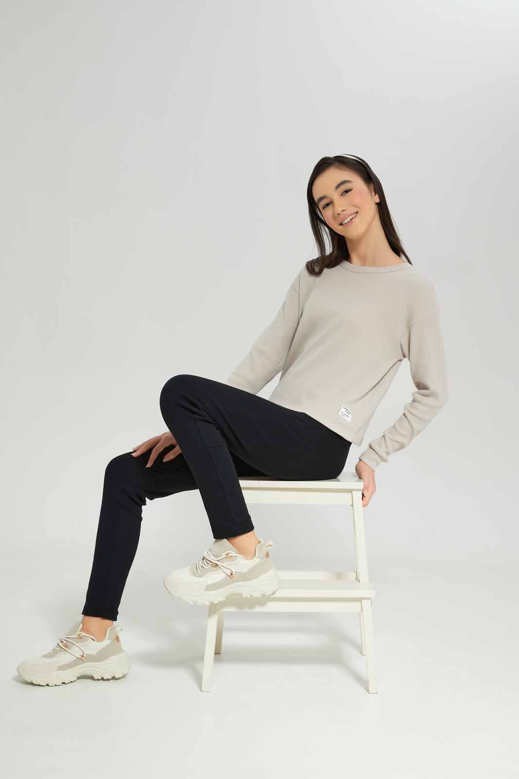 Redtag-Girls-Grey-Melange-Waffle-Sweatshirts-Category:Sweatshirts,-Colour:Grey,-Deals:New-In,-Dept:Girls,-Filter:Senior-Girls-(8-to-14-Yrs),-GSR-Sweatshirts,-New-In-GSR-APL,-Non-Sale,-S23A,-Section:Girls-(0-to-14Yrs),-TBL-Senior-Girls-9 to 14 Years