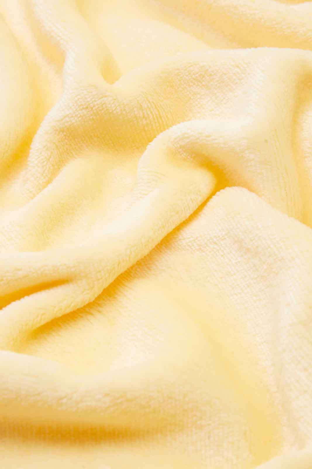 Redtag-Yellow-Solid-Giraffe-Coral-Fleece-Blanket-Category:Newborn-Accessories,-Colour:Yellow,-Deals:New-In,-Dept:New-Born,-Filter:Baby-(0-to-12-Mths),-NBF-Newborn-Accessories,-New-In-NBF-APL,-Non-Sale,-S23A,-Section:Boys-(0-to-14Yrs)-Baby-0 to 12 Months