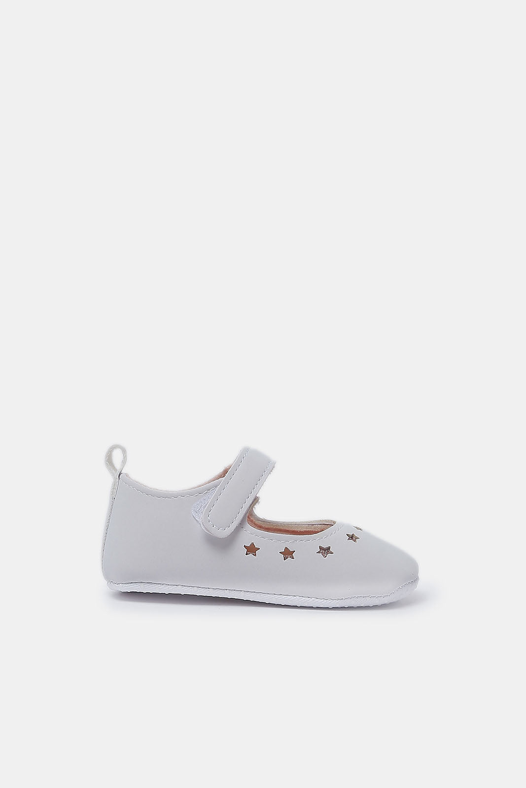 Redtag-baby-White-Pram-Shoe(Repeat)-Category:Shoes,-Colour:White,-Deals:2-FOR-37,-Deals:New-In,-Filter:Baby-Footwear-(0-to-18-Mths),-N/A,-NBF-Shoes,-New-In-NBF-FOO,-Non-Sale,-S23A,-Section:Boys-(0-to-14Yrs)-Baby-0 to 18 Months
