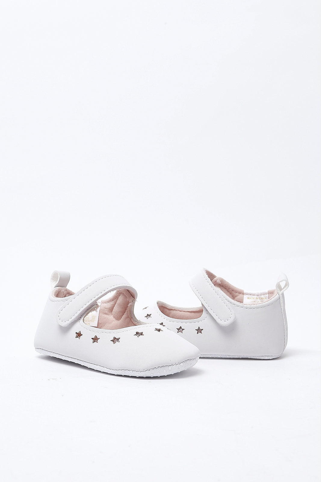 Redtag-baby-White-Pram-Shoe(Repeat)-Category:Shoes,-Colour:White,-Deals:2-FOR-37,-Deals:New-In,-Filter:Baby-Footwear-(0-to-18-Mths),-N/A,-NBF-Shoes,-New-In-NBF-FOO,-Non-Sale,-S23A,-Section:Boys-(0-to-14Yrs)-Baby-0 to 18 Months
