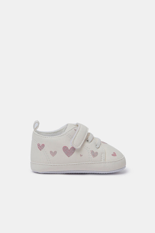 Redtag-White-Pram-Shoe-Category:Shoes,-Colour:White,-Deals:New-In,-Filter:Baby-Footwear-(0-to-18-Mths),-N/A,-NBF-Shoes,-New-In-NBF-FOO,-Non-Sale,-S23A,-Section:Boys-(0-to-14Yrs)-Baby-0 to 18 Months