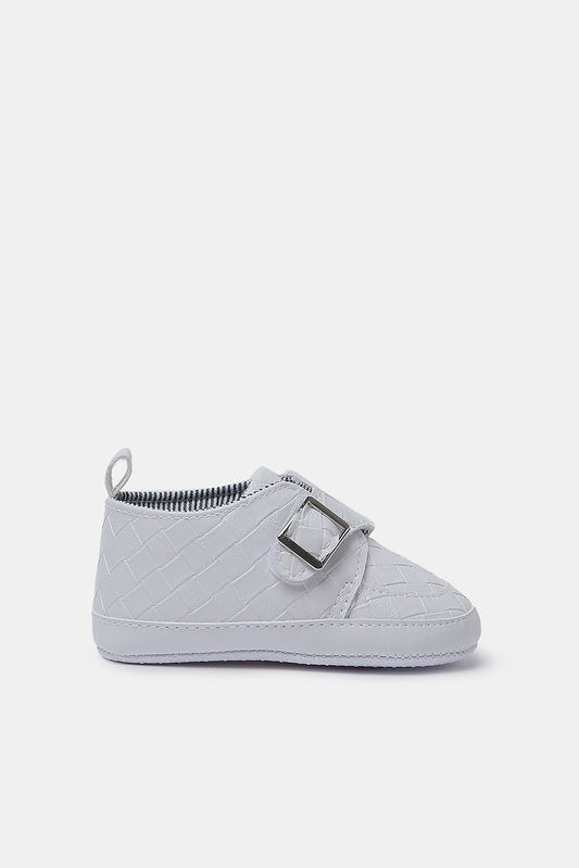 Redtag-White-Pram-Shoe-Category:Shoes,-Colour:White,-Deals:New-In,-Filter:Baby-Footwear-(0-to-18-Mths),-N/A,-NBF-Shoes,-New-In-NBF-FOO,-Non-Sale,-S23A,-Section:Boys-(0-to-14Yrs)-Baby-0 to 18 Months