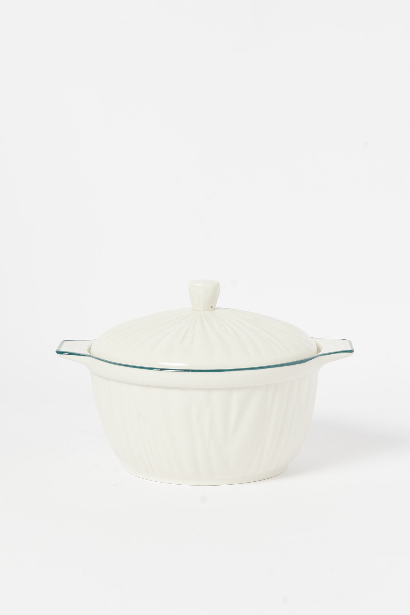 Redtag-White-Porcelain-Embossed-Tureen-With-Teal-Border-Category:Servewares,-Colour:White,-Deals:New-In,-Dept:Home,-Filter:Home-Dining,-H1:HMW,-H2:DIN,-H3:SEW,-H4:SSI,-HMW-DIN-Serveware,-New-In-HMW-DIN,-Non-Sale,-S23B,-Season:S23B,-Section:Homewares-Home-Dining-