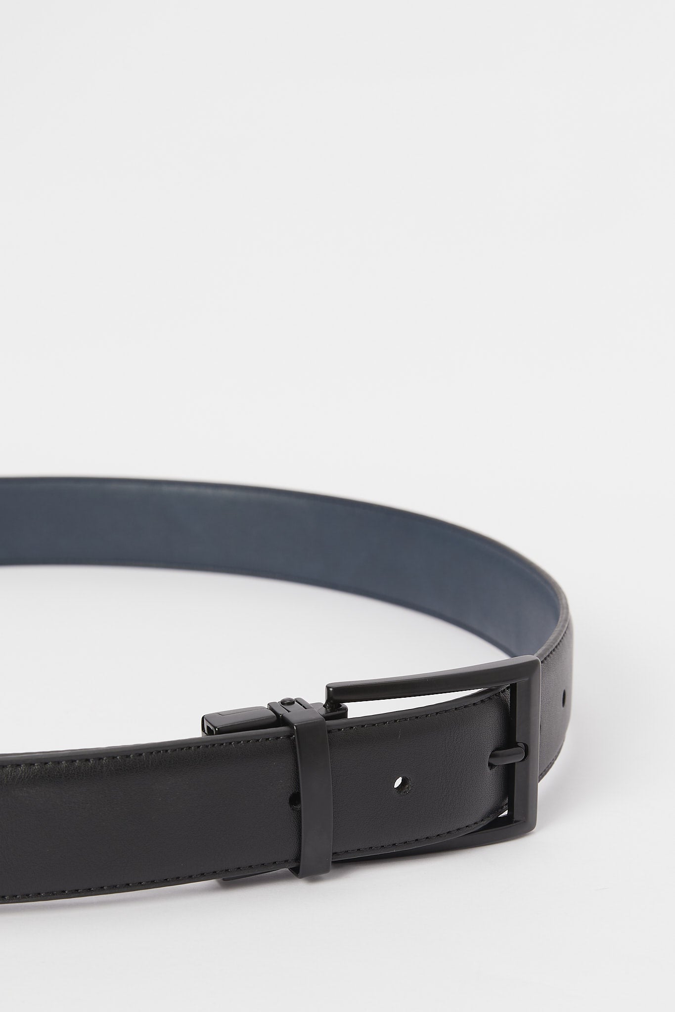 Redtag-Black-And-Navy-Belt-With-Twist-Buckle-Category:Belts,-Colour:Assorted,-Deals:New-In,-Dept:Menswear,-Filter:Men's-Accessories,-H1:ACC,-H2:GEN,-H3:MEA,-H4:FAA,-Men-Belts,-New-In,-New-In-Men-ACC,-Non-Sale,-S23A,-Season:S23B,-Section:Men-Men's-