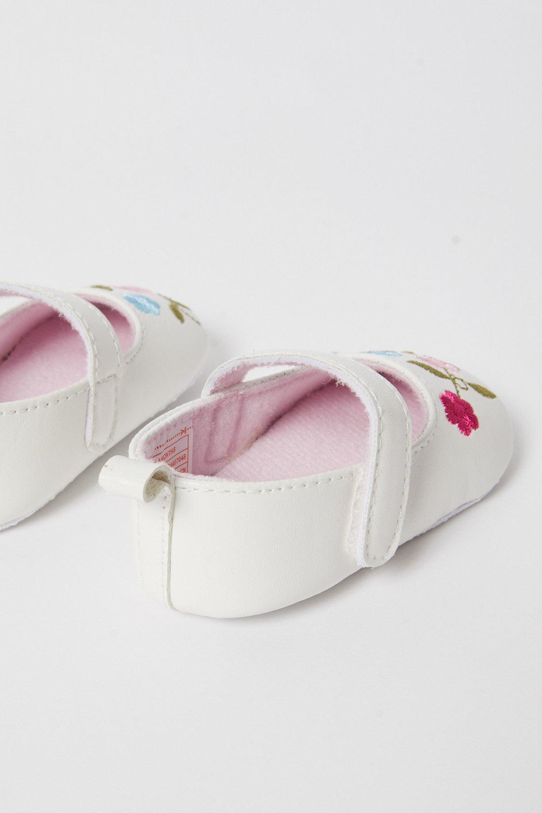 Redtag-White-Pram-Shoe-(Repeat)-Category:Shoes,-Colour:White,-Deals:New-In,-Filter:Baby-Footwear-(0-to-18-Mths),-N/A,-NBF-Shoes,-New-In-NBF-FOO,-Non-Sale,-S23B,-Section:Boys-(0-to-14Yrs)-Baby-0 to 18 Months