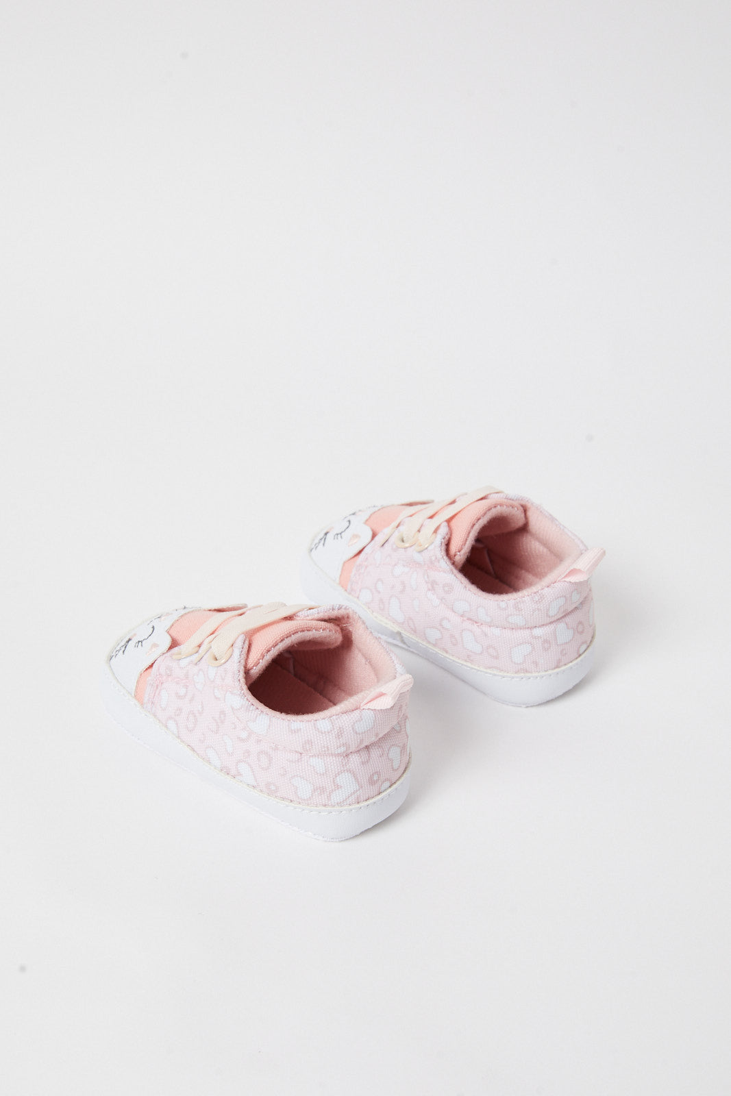 Redtag-White-Pram-Shoe-Category:Shoes,-Colour:White,-Deals:New-In,-Filter:Baby-Footwear-(0-to-18-Mths),-N/A,-NBF-Shoes,-New-In-NBF-FOO,-Non-Sale,-S23B,-Section:Boys-(0-to-14Yrs)-Baby-0 to 18 Months