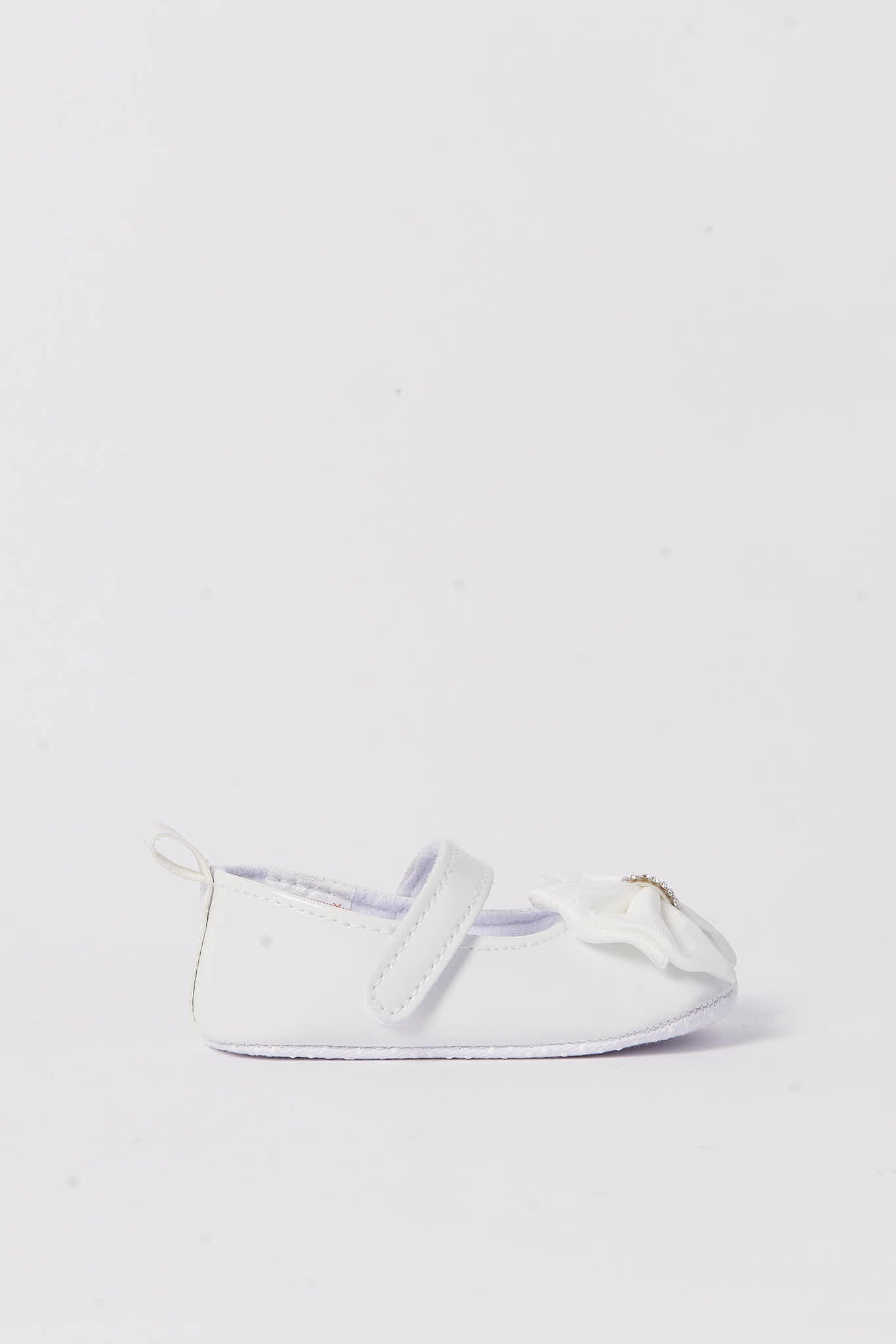 Redtag-White-Pram-Shoe-Category:Shoes,-Colour:White,-Deals:New-In,-Filter:Baby-Footwear-(0-to-18-Mths),-N/A,-NBF-Shoes,-New-In-NBF-FOO,-Non-Sale,-S23A,-Section:Boys-(0-to-14Yrs)-Baby-0 to 18 Months