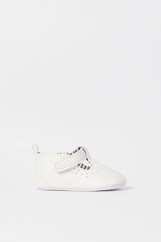 Redtag-White-Pram-Shoe-(Repeat)-Category:Shoes,-Colour:White,-Deals:New-In,-Filter:Baby-Footwear-(0-to-18-Mths),-N/A,-NBF-Shoes,-New-In-NBF-FOO,-Non-Sale,-S23A,-Section:Boys-(0-to-14Yrs)-Baby-0 to 18 Months