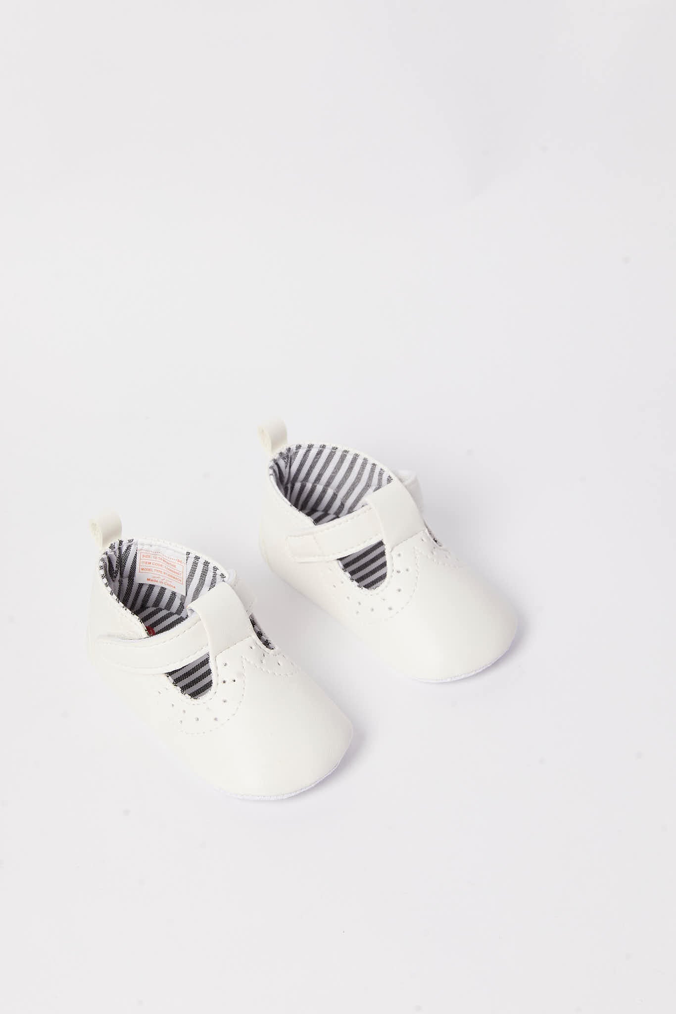 Redtag-White-Pram-Shoe-(Repeat)-Category:Shoes,-Colour:White,-Deals:New-In,-Filter:Baby-Footwear-(0-to-18-Mths),-N/A,-NBF-Shoes,-New-In-NBF-FOO,-Non-Sale,-S23A,-Section:Boys-(0-to-14Yrs)-Baby-0 to 18 Months