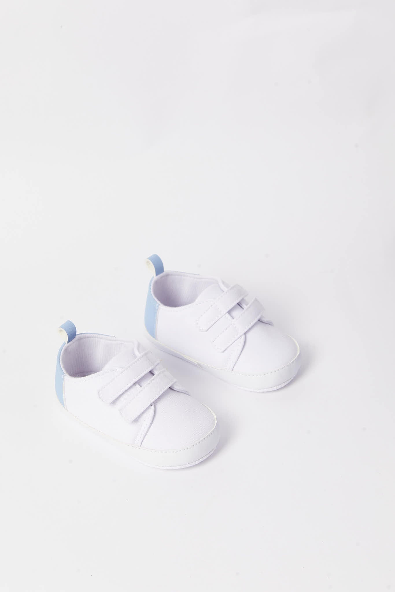 Redtag-White-Pram-Shoe-Category:Shoes,-Colour:White,-Deals:New-In,-Filter:Baby-Footwear-(0-to-18-Mths),-N/A,-NBF-Shoes,-New-In-NBF-FOO,-Non-Sale,-S23A,-Section:Boys-(0-to-14Yrs)-Baby-0 to 18 Months