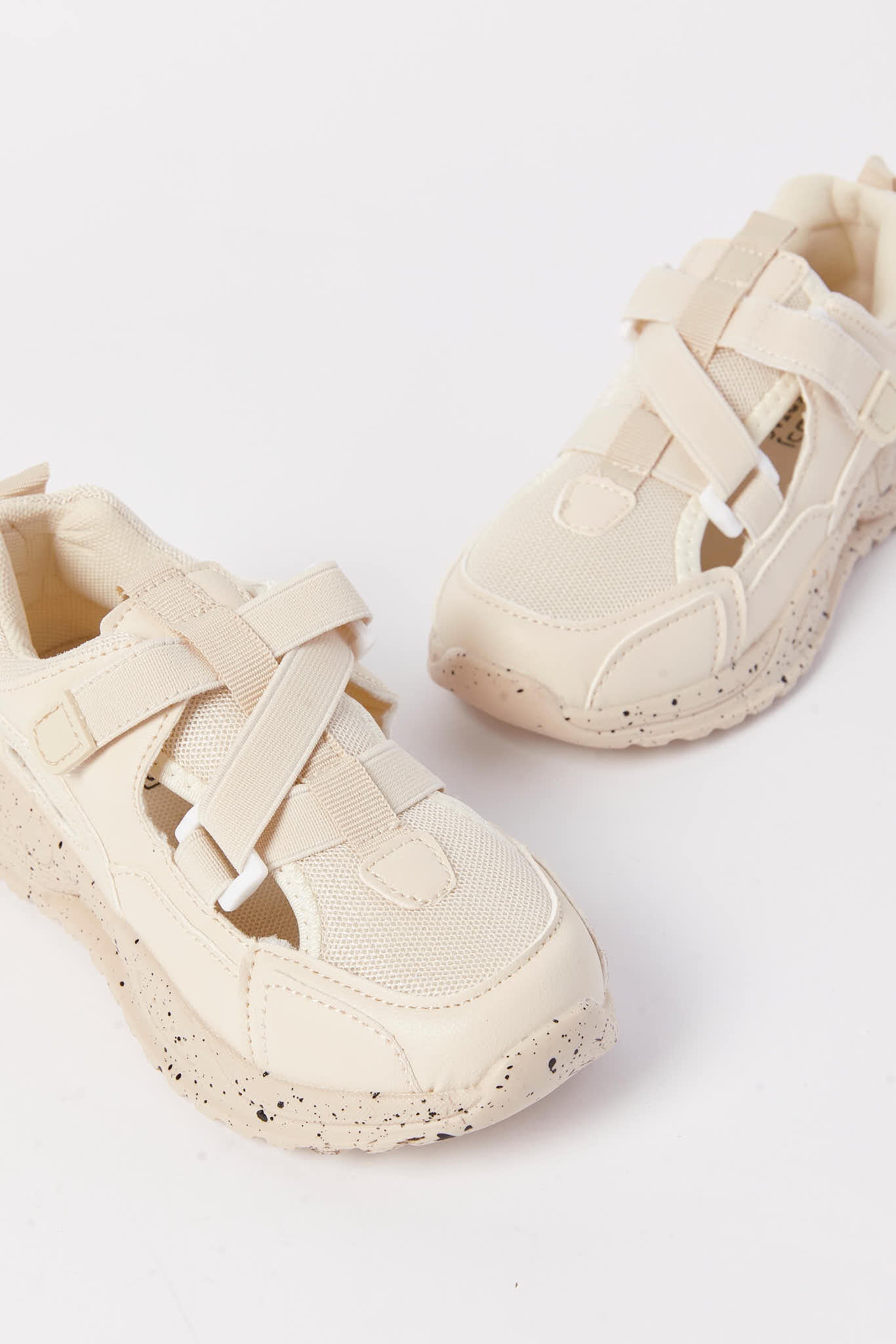 Redtag-Beige-Velcro-Strap-Sneaker-Category:Trainers,-Colour:Beige,-Deals:New-In,-Filter:Girls-Footwear-(3-to-5-Yrs),-GIR-Trainers,-N/A,-New-In-GIR-FOO,-Non-Sale,-S23A,-Section:Girls-(0-to-14Yrs)-Girls-3 to 5 Years