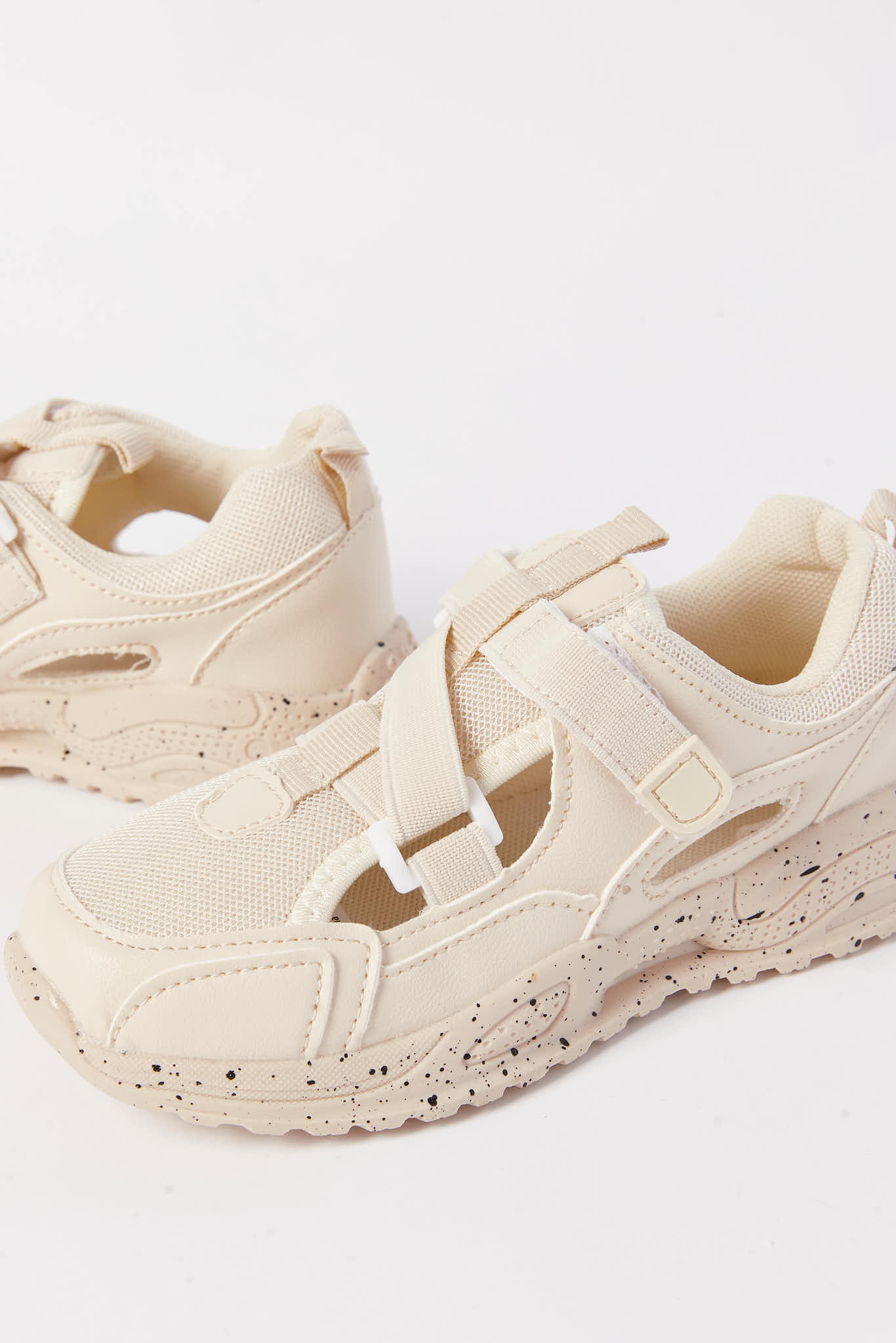 Redtag-Beige-Velcro-Strap-Sneaker-Category:Trainers,-Colour:Beige,-Deals:New-In,-Filter:Girls-Footwear-(3-to-5-Yrs),-GIR-Trainers,-N/A,-New-In-GIR-FOO,-Non-Sale,-S23A,-Section:Girls-(0-to-14Yrs)-Girls-3 to 5 Years