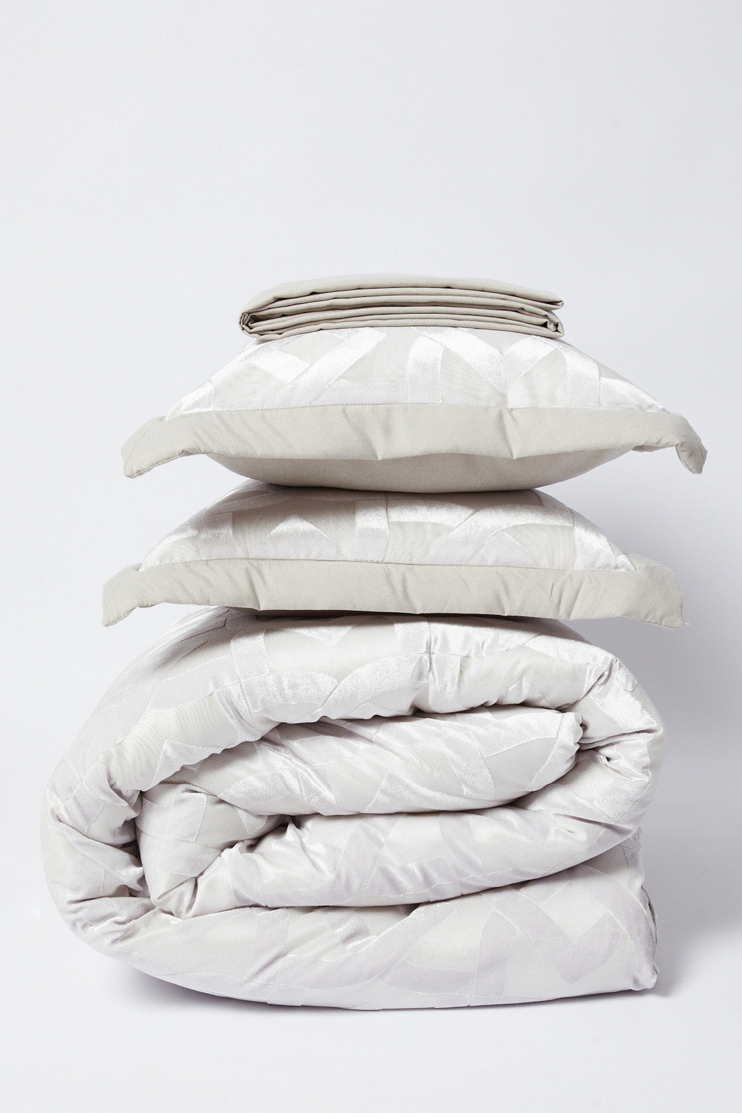 Redtag-Grey-7-Piece-Geometric-Comforter-Set-(King-Size)-Category:Comforters,-Colour:Grey,-Deals:New-In,-Dept:Home,-Filter:Home-Bedroom,-HMW-BED-Comforters,-New-In-HMW-BED,-Non-Sale,-S23A,-Section:Homewares-Home-Bedroom-