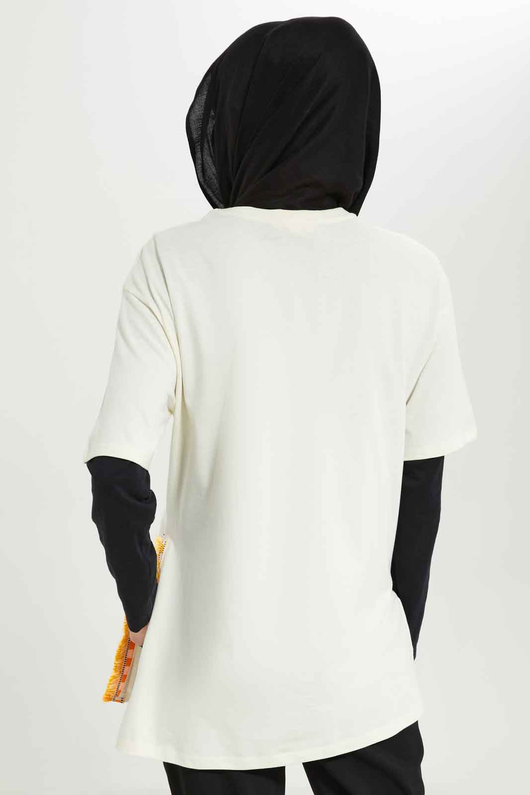 Redtag-Women-Graphic-Printed-T-Shirt-With-Side-Lace-Category:T-Shirts,-Colour:Cream,-Deals:New-In,-Dept:Ladieswear,-Filter:Women's-Clothing,-LMC,-New-In-Women-APL,-Non-Sale,-S23A,-Section:Women,-Women-T-Shirts--