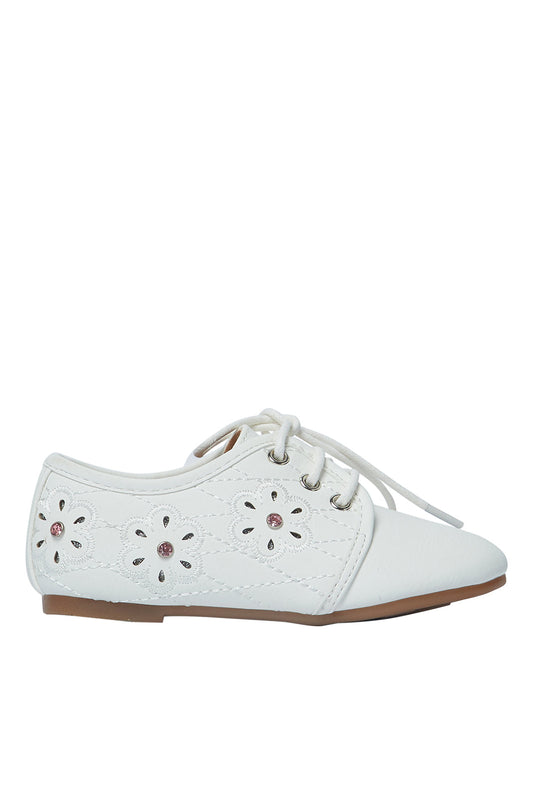 Redtag-White-Floral-Brogue-Category:Shoes,-Colour:White,-Deals:New-In,-Filter:Girls-Footwear-(3-to-5-Yrs),-GIR-Shoes,-N/A,-New-In-GIR-FOO,-Non-Sale,-S23A,-Section:Girls-(0-to-14Yrs)-Girls-3 to 5 Years