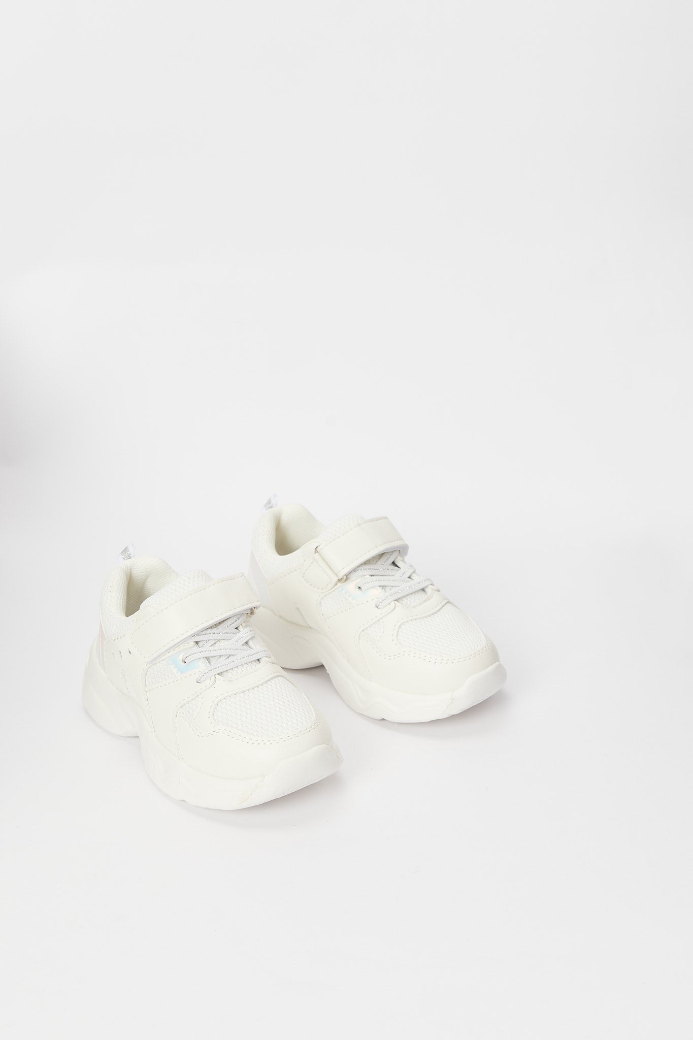 Redtag-Cream-Velcro-Strap-Trainer-(Repeat)-Category:Shoes,-Colour:Cream,-Deals:New-In,-Filter:Girls-Footwear-(3-to-5-Yrs),-GIR-Trainers,-H1:FOO,-H2:GIR,-H3:TRN,-H4:CLT,-N/A,-New-In-GIR-FOO,-Non-Sale,-S23B,-Season:S23B,-Section:Girls-(0-to-14Yrs)-Girls-3 to 5 Years