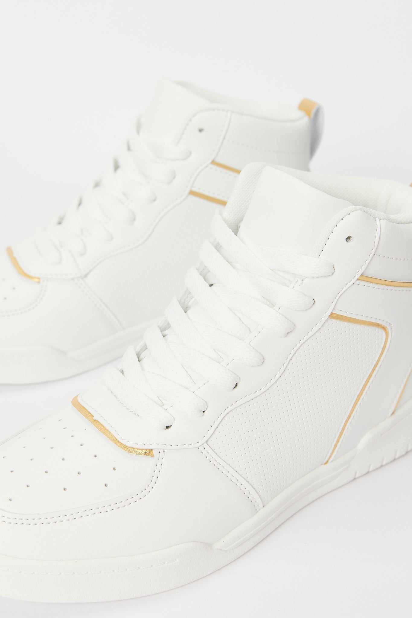 Redtag-White-Hightop-Category:Shoes,-Colour:White,-Deals:New-In,-Filter:Women's-Footwear,-H1:FOO,-H2:LAD,-H3:TRN,-H4:CLT,-N/A,-New-In-Women-FOO,-Non-Sale,-S23B,-Season:S23B,-Section:Women,-Women-Trainers-Women's-