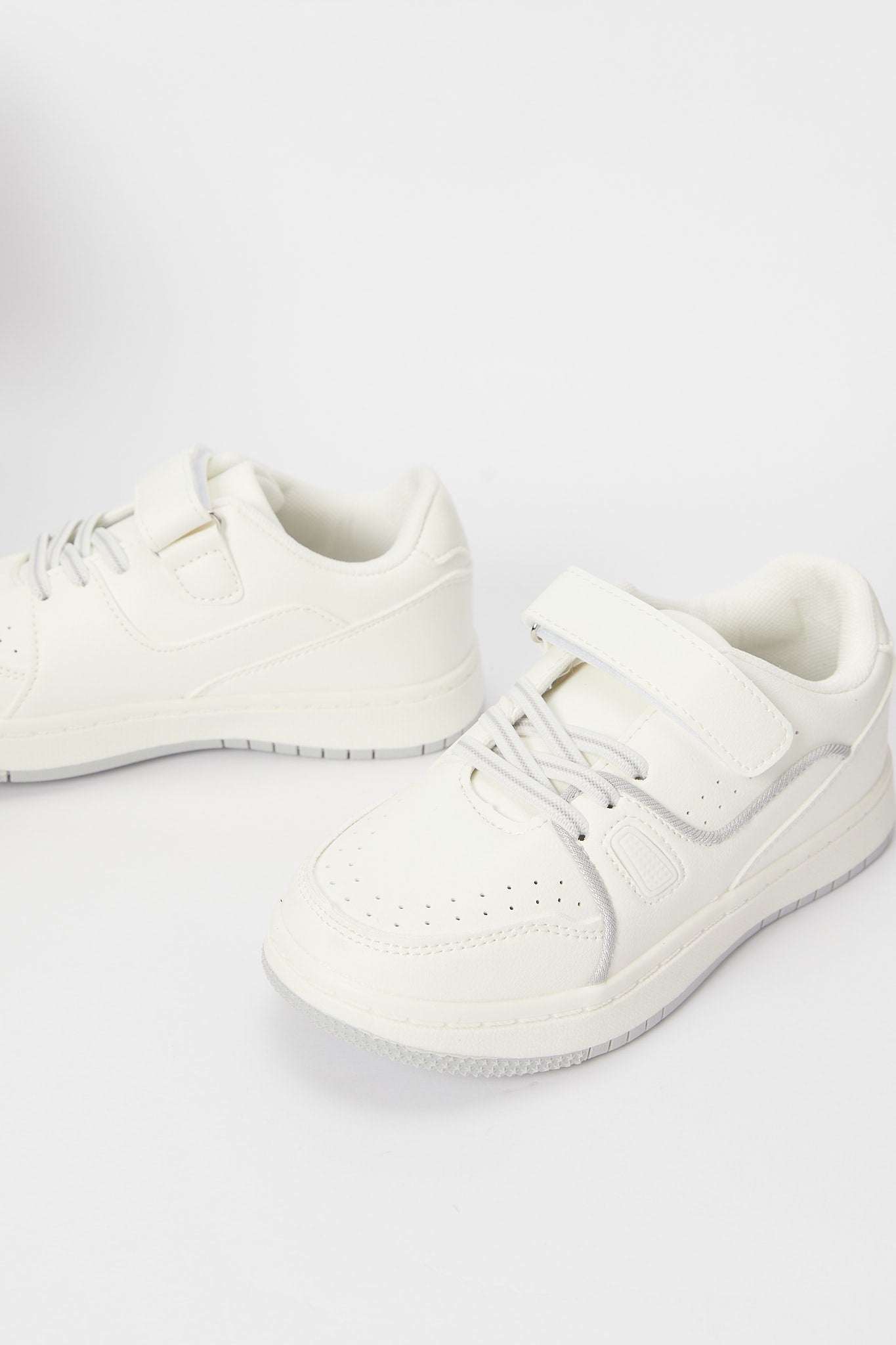 Redtag-White-Material-Block-Skate-Shoe-BSR-Shoes,-Category:Shoes,-Colour:White,-Deals:New-In,-Filter:Boys-Footwear-(5-to-14-Yrs),-H1:FOO,-H2:BSR,-H3:SHO,-H4:CAH,-N/A,-New-In-BSR-FOO,-Non-Sale,-S23B,-Season:S23B,-Section:Boys-(0-to-14Yrs)-Senior-Boys-5 to 14 Years