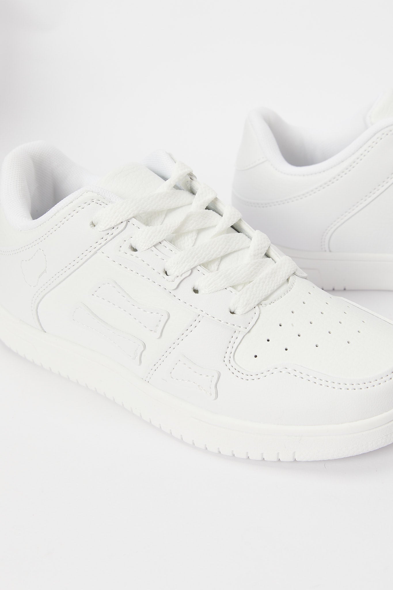 Redtag-White-Material-Block-Skate-Shoe-BSR-Shoes,-Category:Shoes,-Colour:White,-Deals:New-In,-Filter:Boys-Footwear-(5-to-14-Yrs),-H1:FOO,-H2:BSR,-H3:SHO,-H4:CAH,-N/A,-New-In-BSR-FOO,-Non-Sale,-S23B,-Season:S23B,-Section:Boys-(0-to-14Yrs)-Senior-Boys-5 to 14 Years