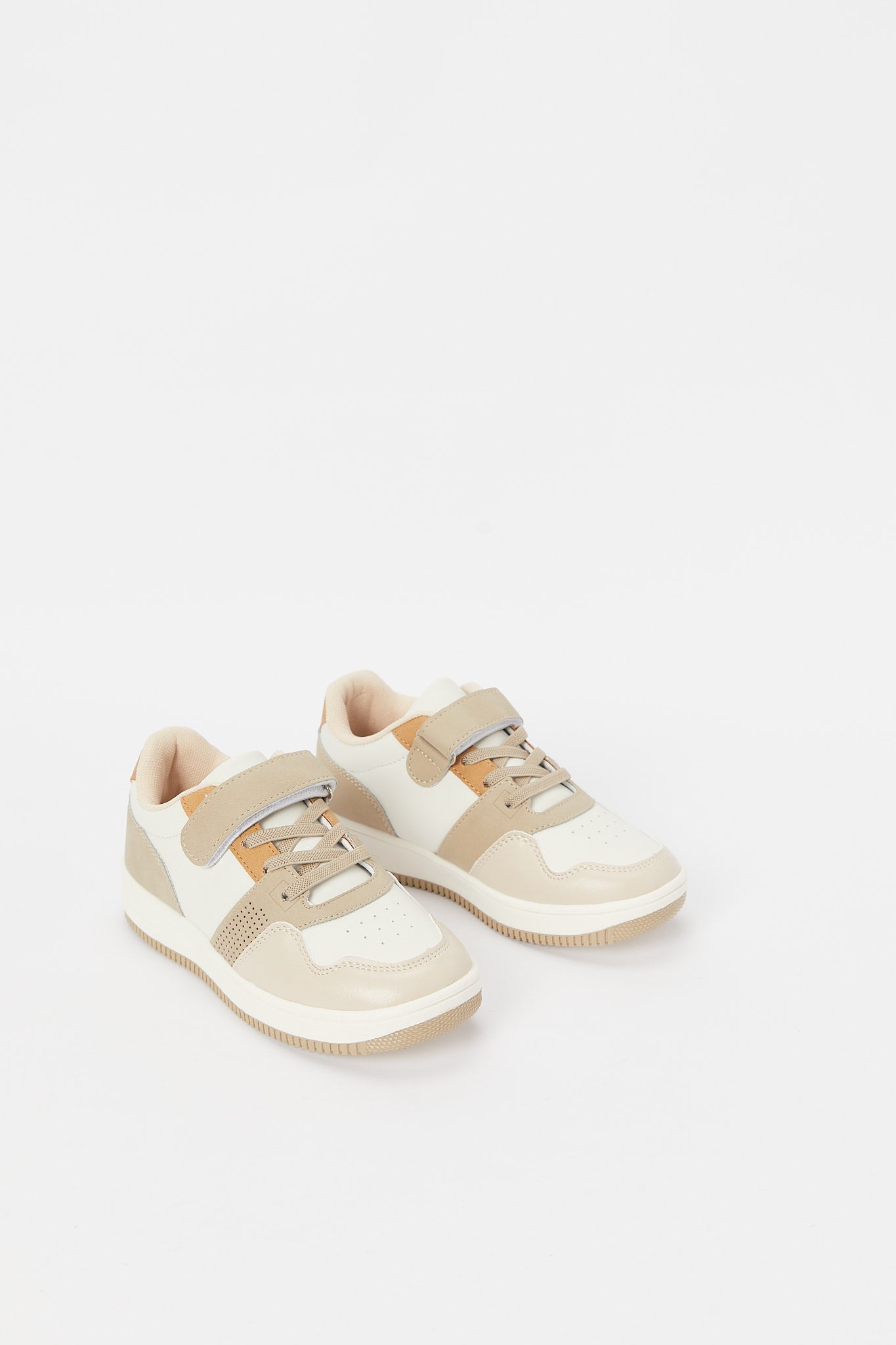 Redtag-White-Colour-Block-Skate-Shoe-BSR-Shoes,-Category:Shoes,-Colour:White,-Deals:New-In,-Filter:Boys-Footwear-(5-to-14-Yrs),-H1:FOO,-H2:BSR,-H3:SHO,-H4:CAH,-N/A,-New-In-BSR-FOO,-Non-Sale,-S23B,-Season:S23B,-Section:Boys-(0-to-14Yrs)-Senior-Boys-5 to 14 Years