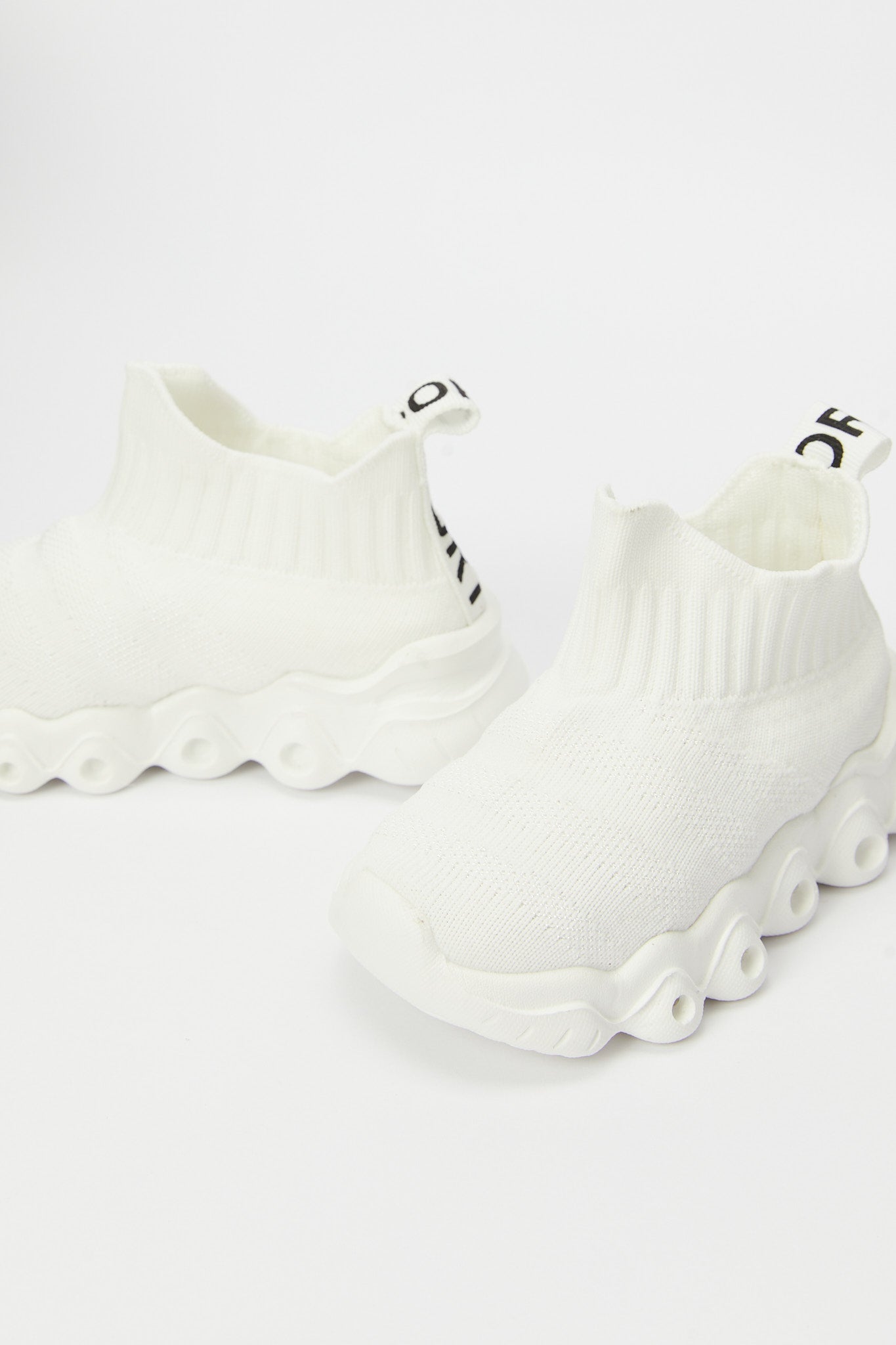 Redtag-White-Knit-Upper-Slip-On-With-Led-Light
(Repeat-Style)-Category:Shoes,-Colour:White,-Deals:New-In,-Filter:Boys-Footwear-(1-to-3-Yrs),-H1:FOO,-H2:INB,-H3:SHO,-H4:CAH,-INB-Sandals,-N/A,-New-In-INB-FOO,-Non-Sale,-S23C,-Season:S23C,-Section:Boys-(0-to-14Yrs)-Infant-Boys-1 to 3 Years