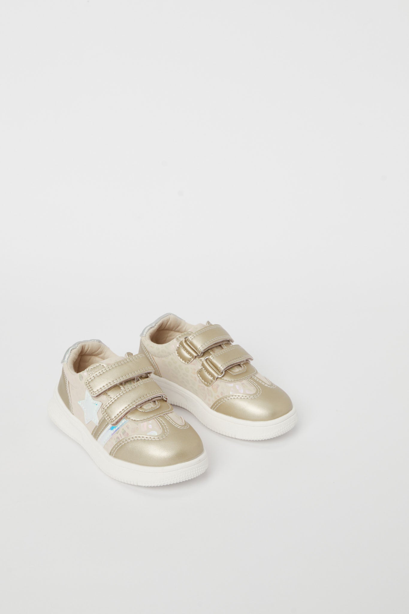 Redtag-Gold-Heart-Trim-Sneaker-Category:Shoes,-Colour:Gold,-Deals:New-In,-Filter:Girls-Footwear-(3-to-5-Yrs),-GIR-Trainers,-H1:FOO,-H2:GIR,-H3:TRN,-H4:CLT,-N/A,-New-In-GIR-FOO,-Non-Sale,-S23B,-Season:S23B,-Section:Girls-(0-to-14Yrs)-Girls-3 to 5 Years