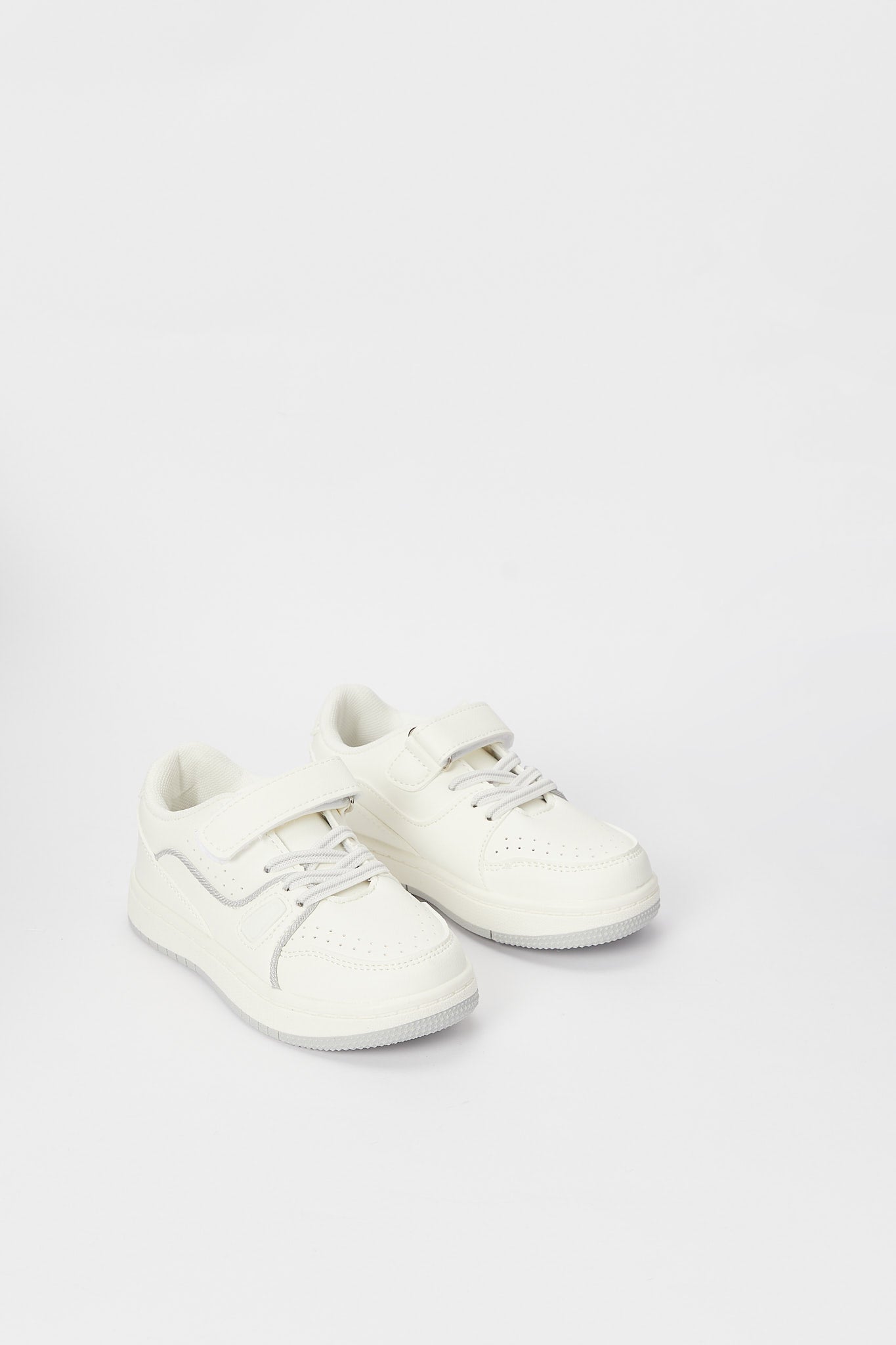 Redtag-White-Material-Block-Skate-Shoe-BOY-Sandals,-Category:Shoes,-Colour:White,-Deals:New-In,-Filter:Boys-Footwear-(3-to-5-Yrs),-H1:FOO,-H2:BOY,-H3:SHO,-H4:CAH,-N/A,-New-In-BOY-FOO,-Non-Sale,-S23B,-Season:S23B,-Section:Boys-(0-to-14Yrs)-Boys-3 to 5 Years