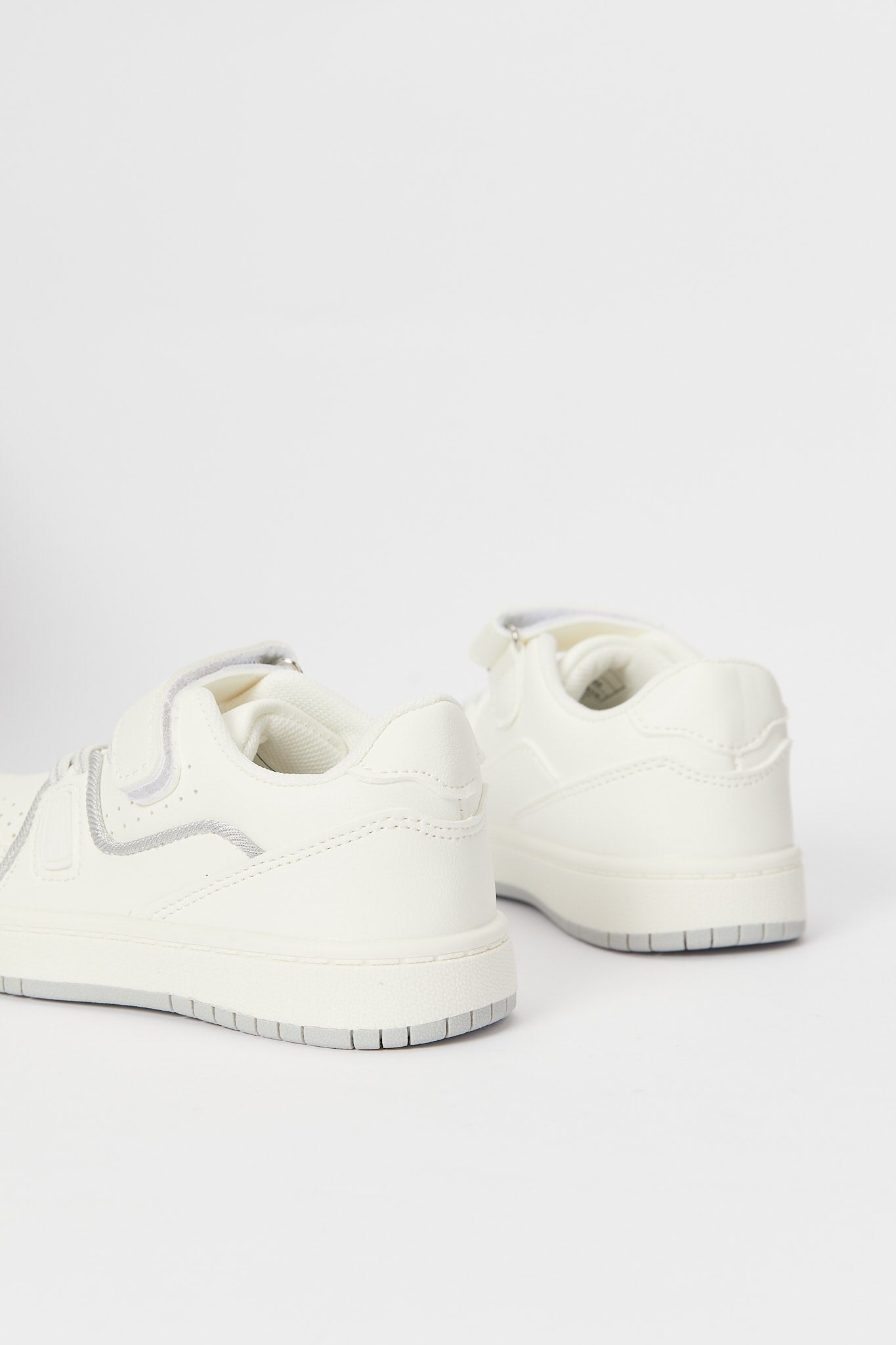 Redtag-White-Material-Block-Skate-Shoe-BOY-Sandals,-Category:Shoes,-Colour:White,-Deals:New-In,-Filter:Boys-Footwear-(3-to-5-Yrs),-H1:FOO,-H2:BOY,-H3:SHO,-H4:CAH,-N/A,-New-In-BOY-FOO,-Non-Sale,-S23B,-Season:S23B,-Section:Boys-(0-to-14Yrs)-Boys-3 to 5 Years