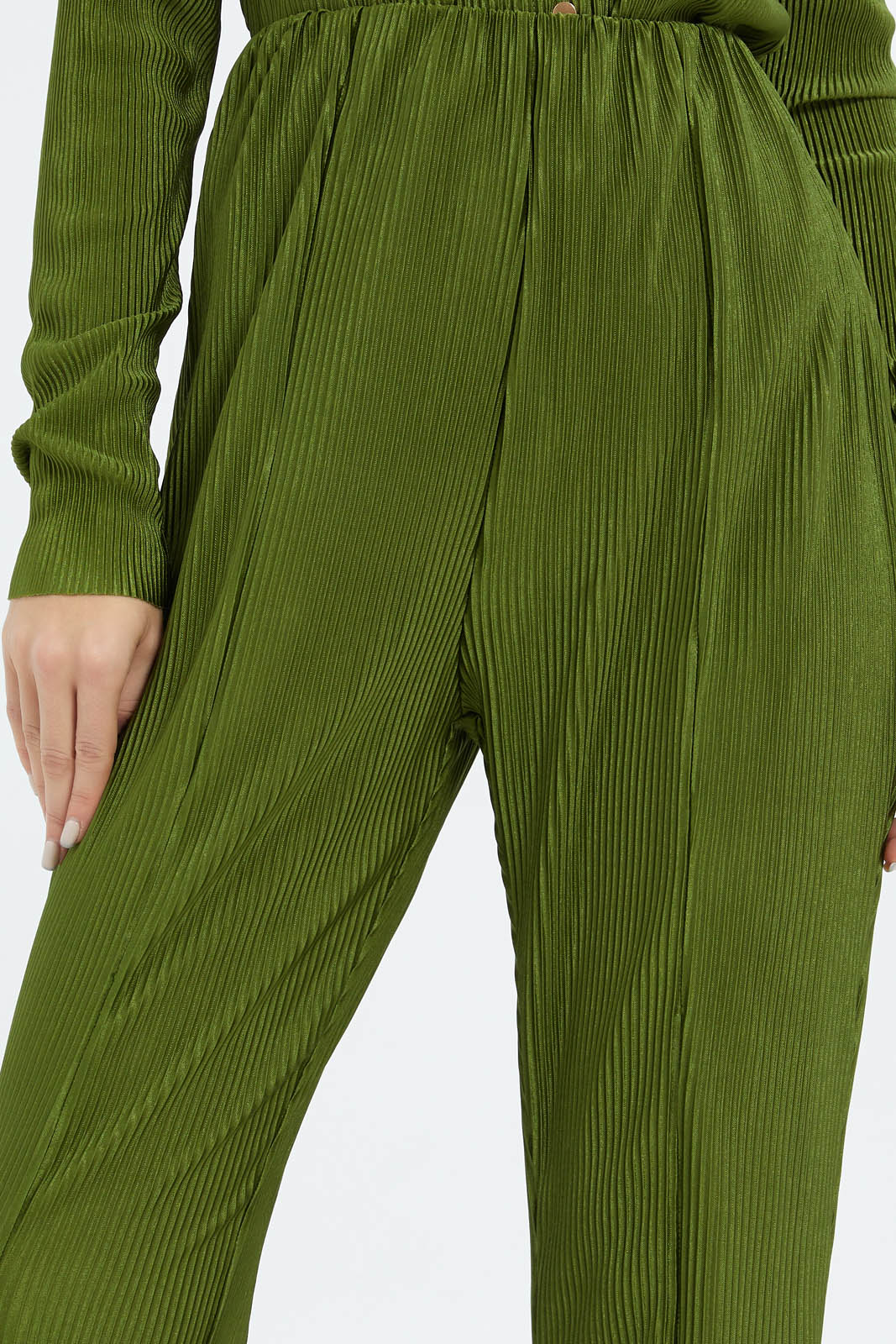 Redtag-Women-Plisse-Wide-Leg-Textured-Trouser-With-Slit-Category:Trousers,-Colour:Green,-Deals:New-In,-Filter:Women's-Clothing,-H1:LWR,-H2:LAD,-H3:TRS,-H4:CTR,-New-In-Women-APL,-Non-Sale,-S23C,-Season:S23C,-Section:Women,-Women-Trousers-Women's-